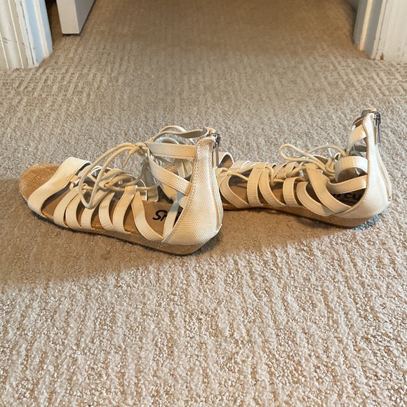 EUC Circus cream colored gladiator faux leather sandal - Picture 5 of 7